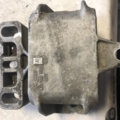 опора коробки передаобки Audi  1J0199555AK