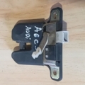 Замок крышки багажника Audi A4 B5 (1994-2001) 8D5827505