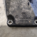Кронштейн опори двигуна лівий passat b5 2ax2 Audi A6 C5 (1997-2004) 4B0199307C