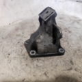 Кронштейн подушки двигуна правий Audi A6 C5 (1997-2004) 4B0199308