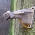 Кронштейн подушки двигуна правий Audi A6 C5 (1997-2004) 4B0199308