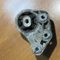 Опора редуктора подушка ліва passat b5 Audi A6 C6 (2004-2011) 8E0599125