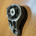 Опора редуктора подушка ліва passat b5 Audi A6 C6 (2004-2011) 8E0599125