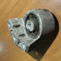 Опора редуктора подушка ліва passat b5 Audi A6 C6 (2004-2011) 8E0599125