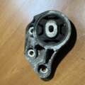 Опора редуктора подушка ліва passat b5 Audi A6 C6 (2004-2011) 8E0599125