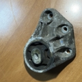 Опора редуктора подушка ліва passat b5 Audi A6 C6 (2004-2011) 8E0599125
