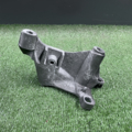 Опора кронштейн двигуна правий Dacia Logan 2004–2012 8200414226