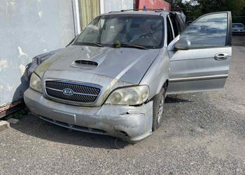 Авто на розборці Kia Carnival 2004 Номер двигуна: J3 632693 Привід: 2WD (задній привід)