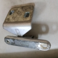 Петля двери задней правой нижняя Mercedes-Benz C-Class W203 (2000-2007) A2037300837
