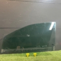 Скло дверей передіх лівих Nissan Note E11 (2004-2013) 803019U000