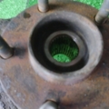 Цапфа передня права Nissan X-Trail T30 (2001-2007) 400148H300