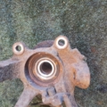 Цапфа поворотний кулак  лівий передній Nissan X-Trail T30 (2001-2007) 400158H300