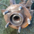 Цапфа поворотний кулак  лівий передній Nissan X-Trail T30 (2001-2007) 400158H300