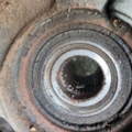 Цапфа (поворотний кулак) передній лівий Nissan X-Trail T30 (2001-2007) 400158H300