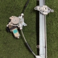 Моторчик скло підйомника дверей передній правий Nissan X-Trail T30 (2001-2007) 8073089913
