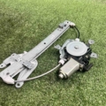 Моторчик склопідйомника дверей задніх правих Nissan X-Trail T30 (2001-2007) 8073089912