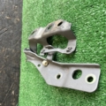 Петля капота права Nissan X-Trail T30 (2001-2007) 654008H300