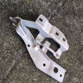 Петля капота, права Nissan X-Trail T30 (2001-2007) 654008H300
