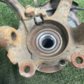 Поворотний кулак передні праві Nissan X-Trail T30 (2001-2007) 400148H300