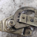 Стеклоподъемник двери задней механический, правый Opel Kadett 89-99 90186596