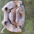 Супорт лівий передній Opel Omega B (1994-2003) 90509196