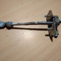 обмежувач відкриття дверей, передній Renault Scenic I (1996-2003) 7700303548