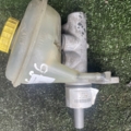 Головний гальмівний циліндр Volkswagen  8D0611021A