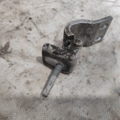 Петля крышки багажника Volkswagen Caddy III (2004-2015) 2K0827301A