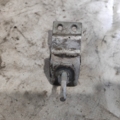 Петля крышки багажника Volkswagen Caddy III (2004-2015) 2K0827301A