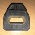 Кронштейн (подушка крепления) радиатора нижний Volkswagen Golf IV (1997-2006) 1J0806157A