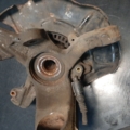 Кулак поворотный передний левый Volkswagen Golf IV (1997-2006) 1J0255N
