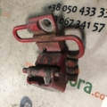 Петля двери передней правой Volkswagen Golf IV (1997-2006) 4B0831412A