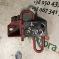 Петля двери передней правой Volkswagen Golf IV (1997-2006) 4B0831412A