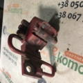 Петля двери передней правой Volkswagen Golf IV (1997-2006) 4B0831412A