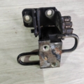 петля передніх дверей права нижня Volkswagen Golf IV (1997-2006) 4B0831412B