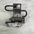 петля передніх дверей права нижня Volkswagen Golf IV (1997-2006) 4B0831412B
