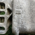 Подушка двигателя левая Volkswagen Golf IV (1997-2006) 1J0199555
