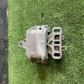 Подушка двигателя левая Volkswagen Golf IV (1997-2006) 1J0199555