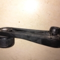 Ручка підйому скла передніх дверей Volkswagen Golf IV (1997-2006) 1H0837581D