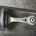 задня опора двигуна; задня подушка двигуна; подушка (опора двигуна, задня) Volkswagen Golf IV (1997-2006) 1J0199851M