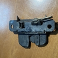 Замок кришки багажника Volkswagen Golf IV (1997-2006) 1J9827505