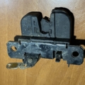 Замок кришки багажника Volkswagen Golf IV (1997-2006) 1J9827505