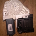 Мотор складника лівого переднього vw 1k0959701e Volkswagen Golf V (2003-2009) 1K0959701E