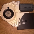 Мотор складника лівого переднього vw 1k0959701e Volkswagen Golf V (2003-2009) 1K0959701E