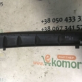 Накладка стійки нижня права Volkswagen Golf V (2003-2009) 1K0868224