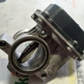 дросільна заслінка в зборі (дефект) Volkswagen Golf VI (2008-2012) 03L128063Q