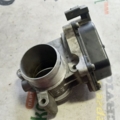 дросільна заслінка в зборі (дефект) Volkswagen Golf VI (2008-2012) 03L128063Q