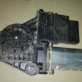 Моторчик склопідйомника задній лівий Volkswagen Passat B5 (1996-2005) 0130821697