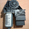Моторчик склопідйомника задній лівий Volkswagen Passat B5 (1996-2005) 0130821697