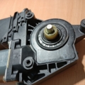 Моторчик склопідйомника задній лівий Volkswagen Passat B5 (1996-2005) 0130821697